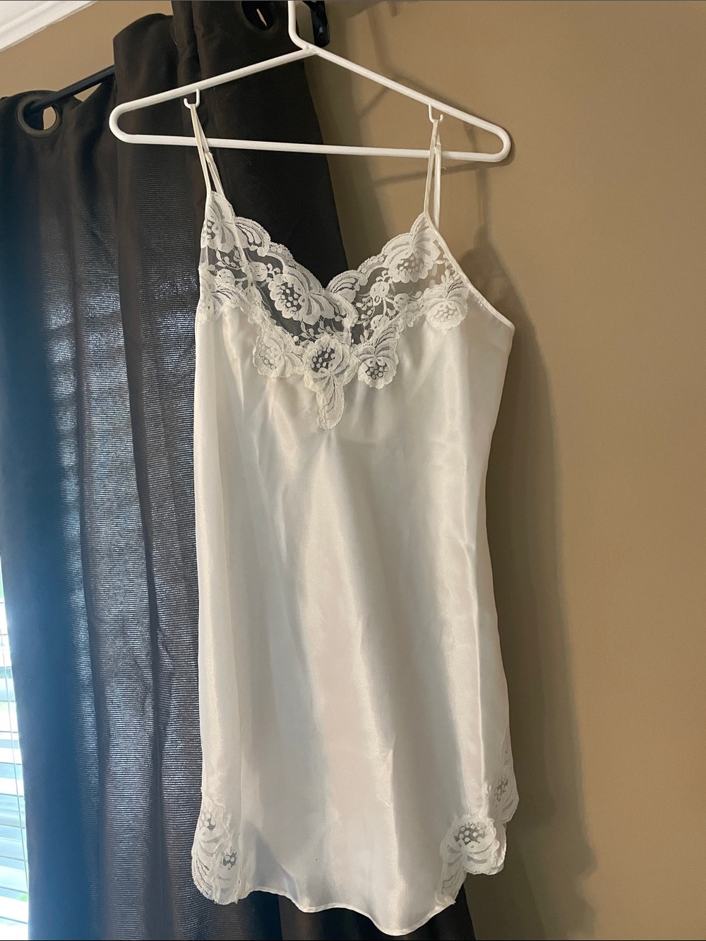 Vintage 90's Victoria's Secret Elegant White Lace Trim Satin Chemise